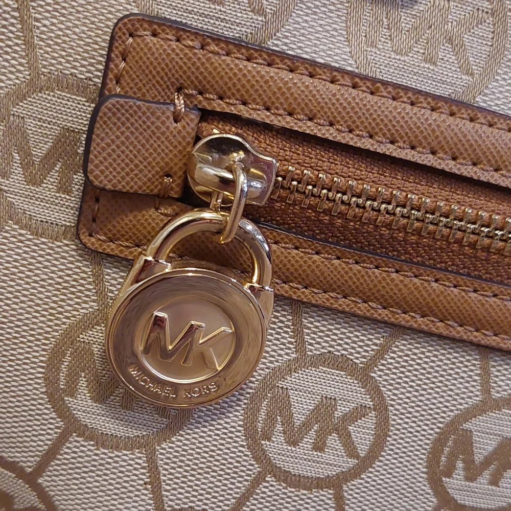 MICHAEL KORS Kempton Signature Circle Monogram Fabric and Leather Tote Bag